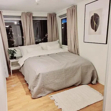 Apartment In Tromso, Located Between The Arctic Cathedral And The Cable Car Exterior photo