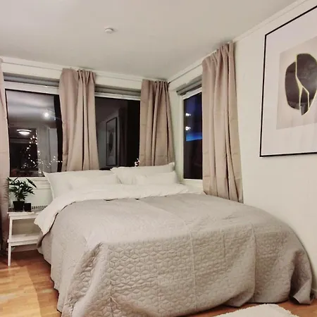 Apartment In Tromso, Located Between The Arctic Cathedral And The Cable Car Exterior photo