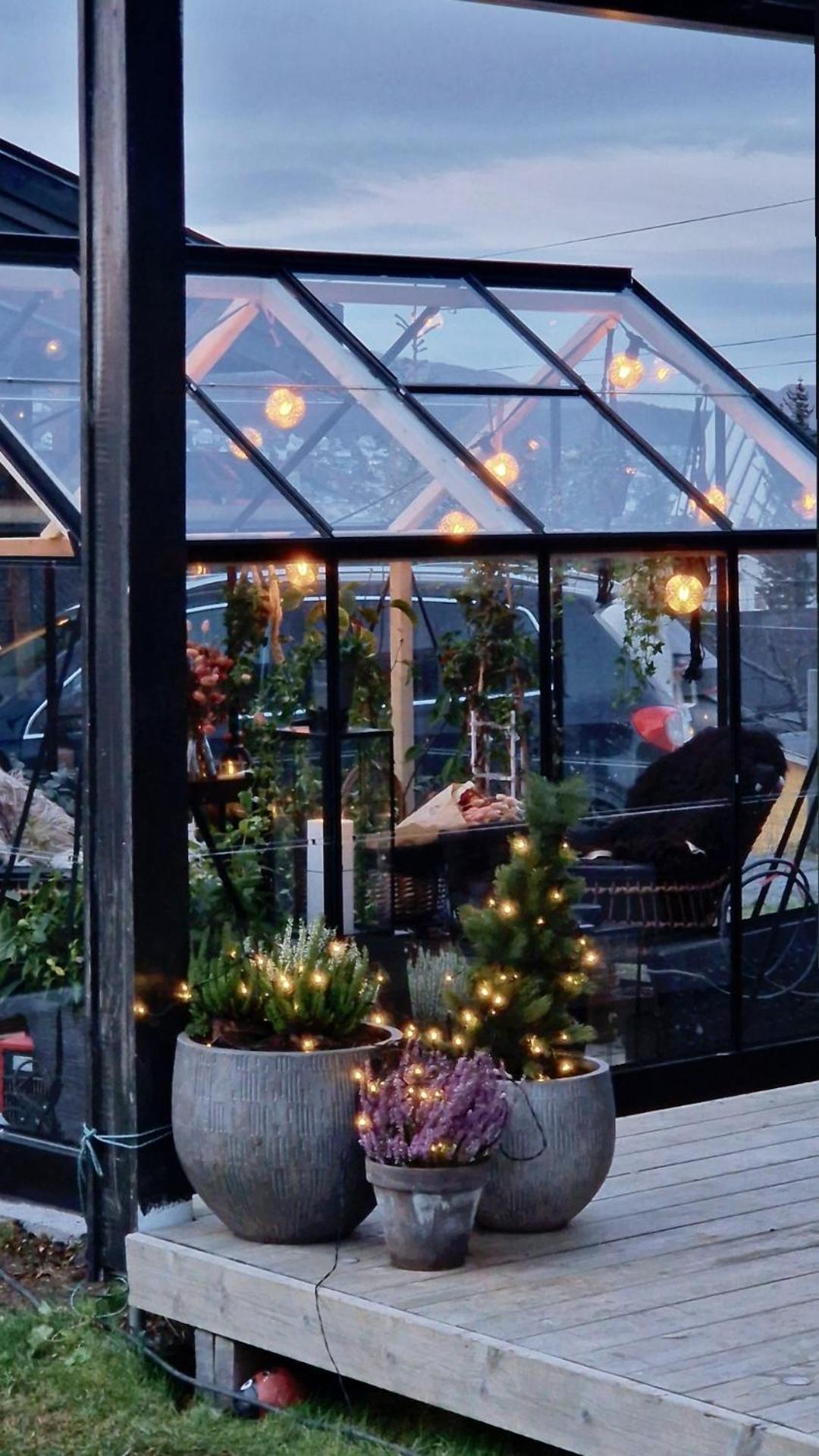 In Tromso, Located Between The Arctic Cathedral And The Cable Car Apartment Tromso