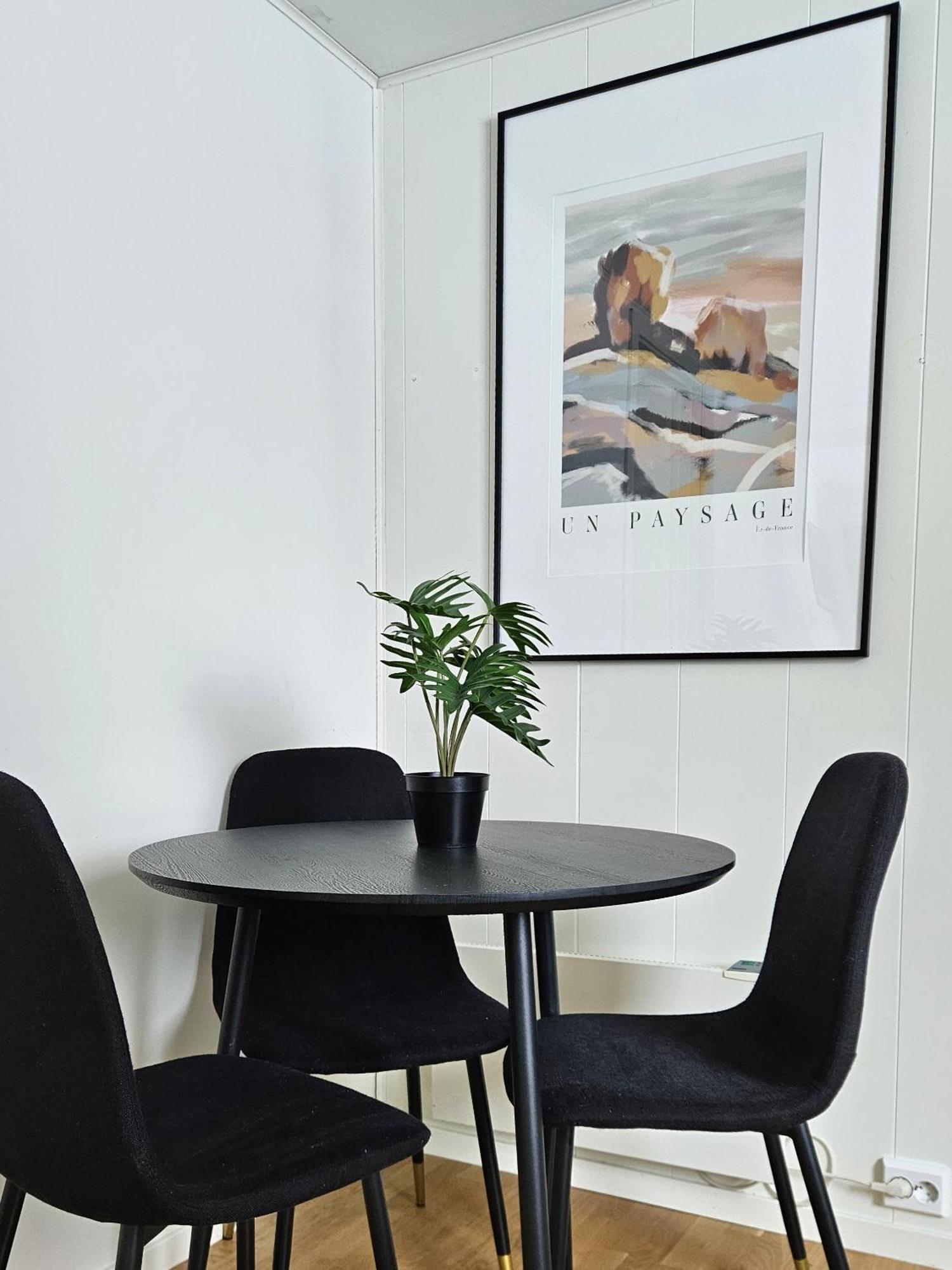 In Tromso, Located Between The Arctic Cathedral And The Cable Car Apartment Tromso