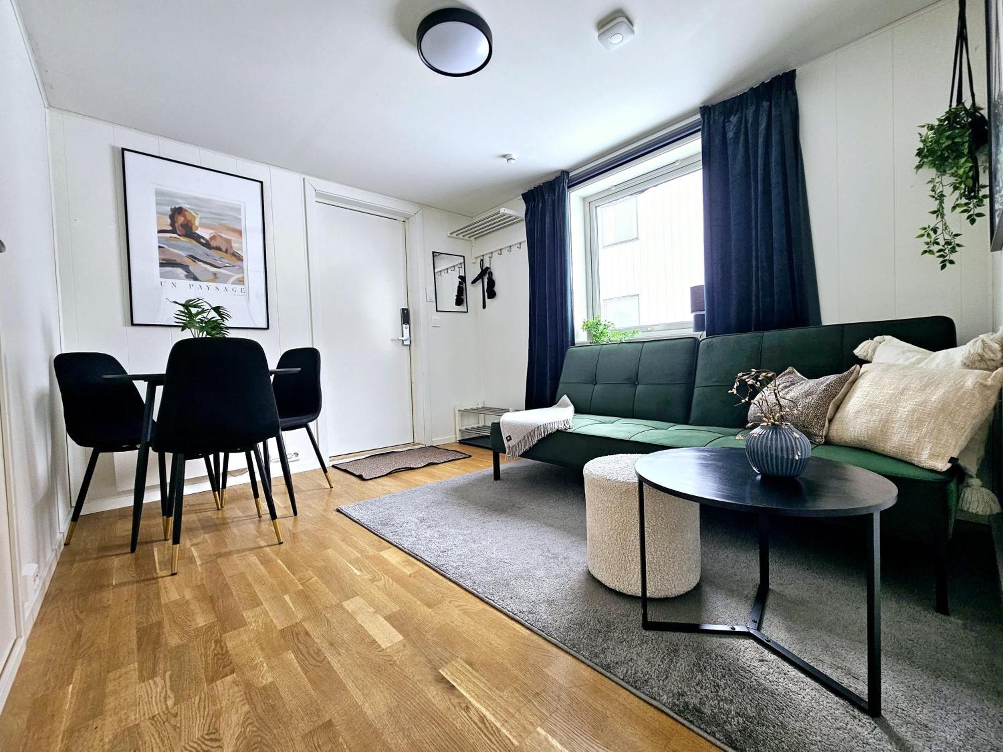 In Tromso, Located Between The Arctic Cathedral And The Cable Car Apartment Tromso